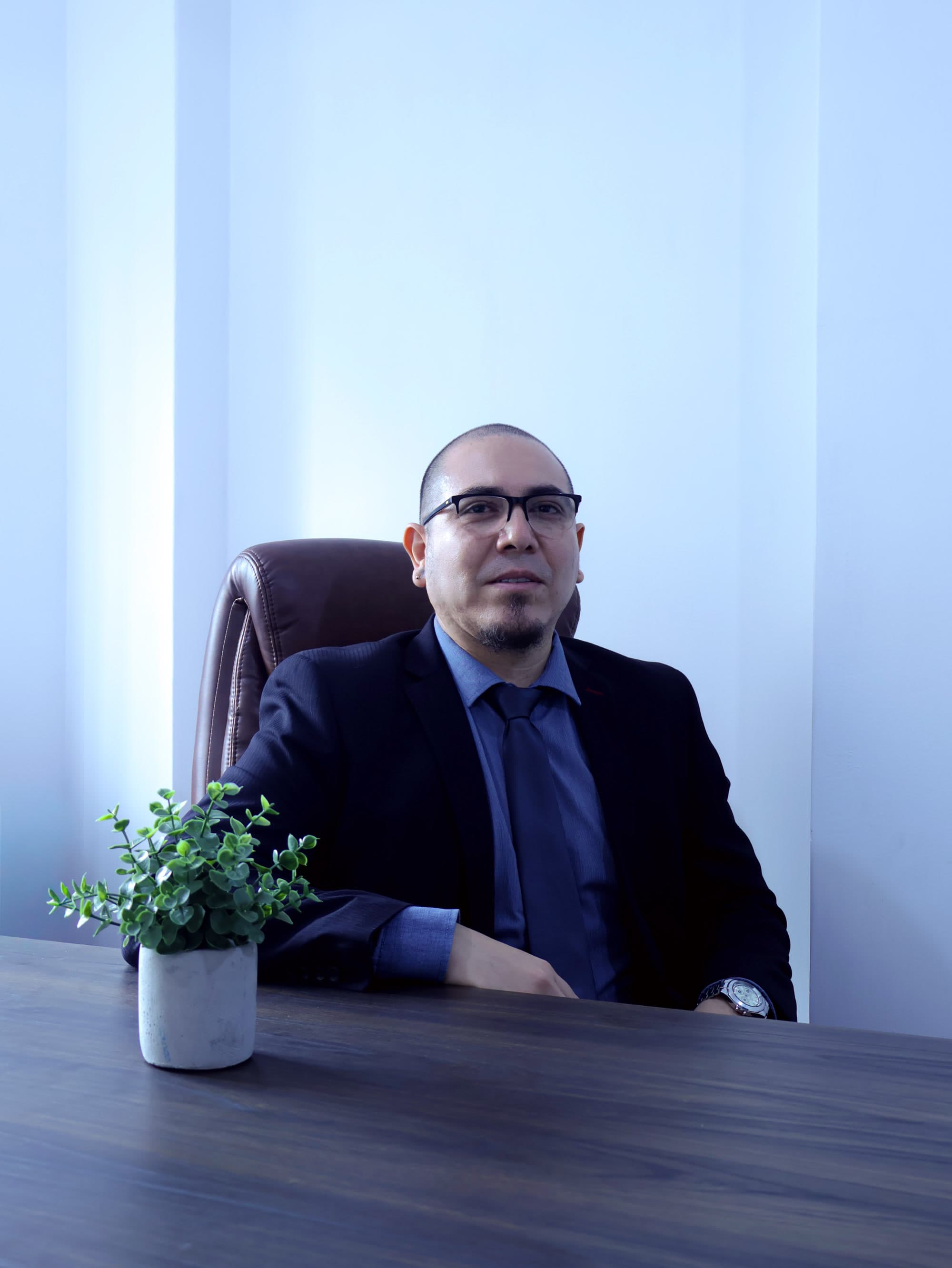 Oficina de Lezama Laws, ambiente de trabajo del equipo legal.